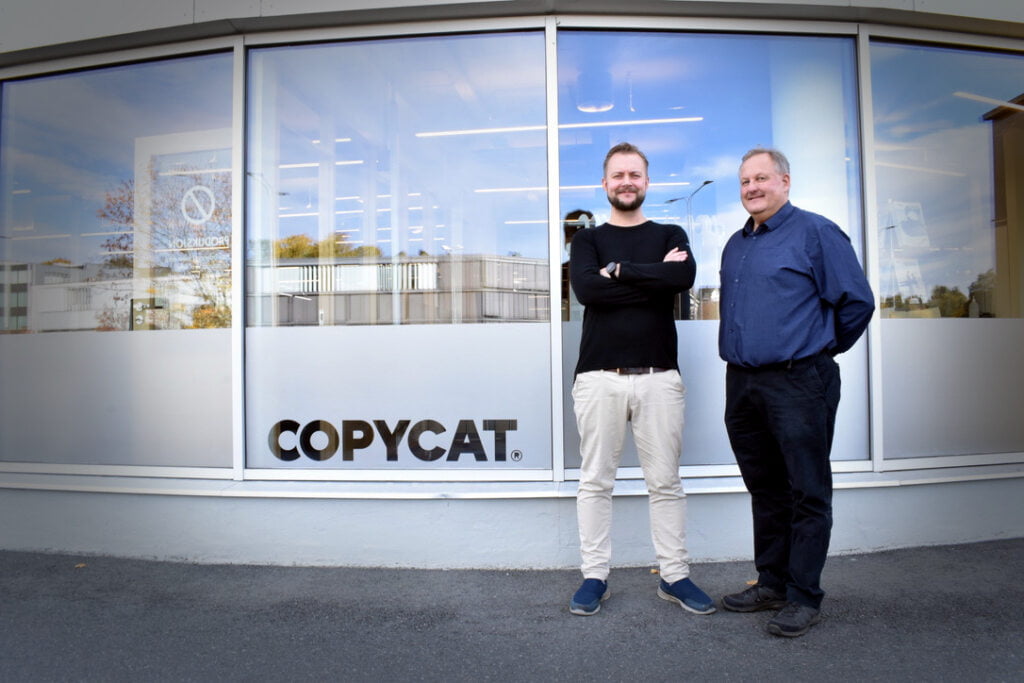 CopyCat strømlinjeformer sin produksjon med nytt skjærebord